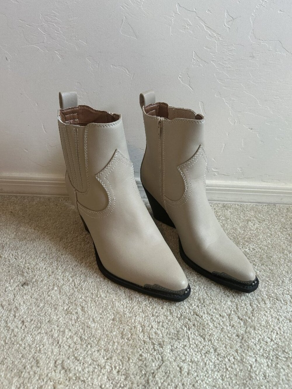 Zodiac womens Raylin Toe Cap Western Cowgirl Ankle Bootie Ankle Boot